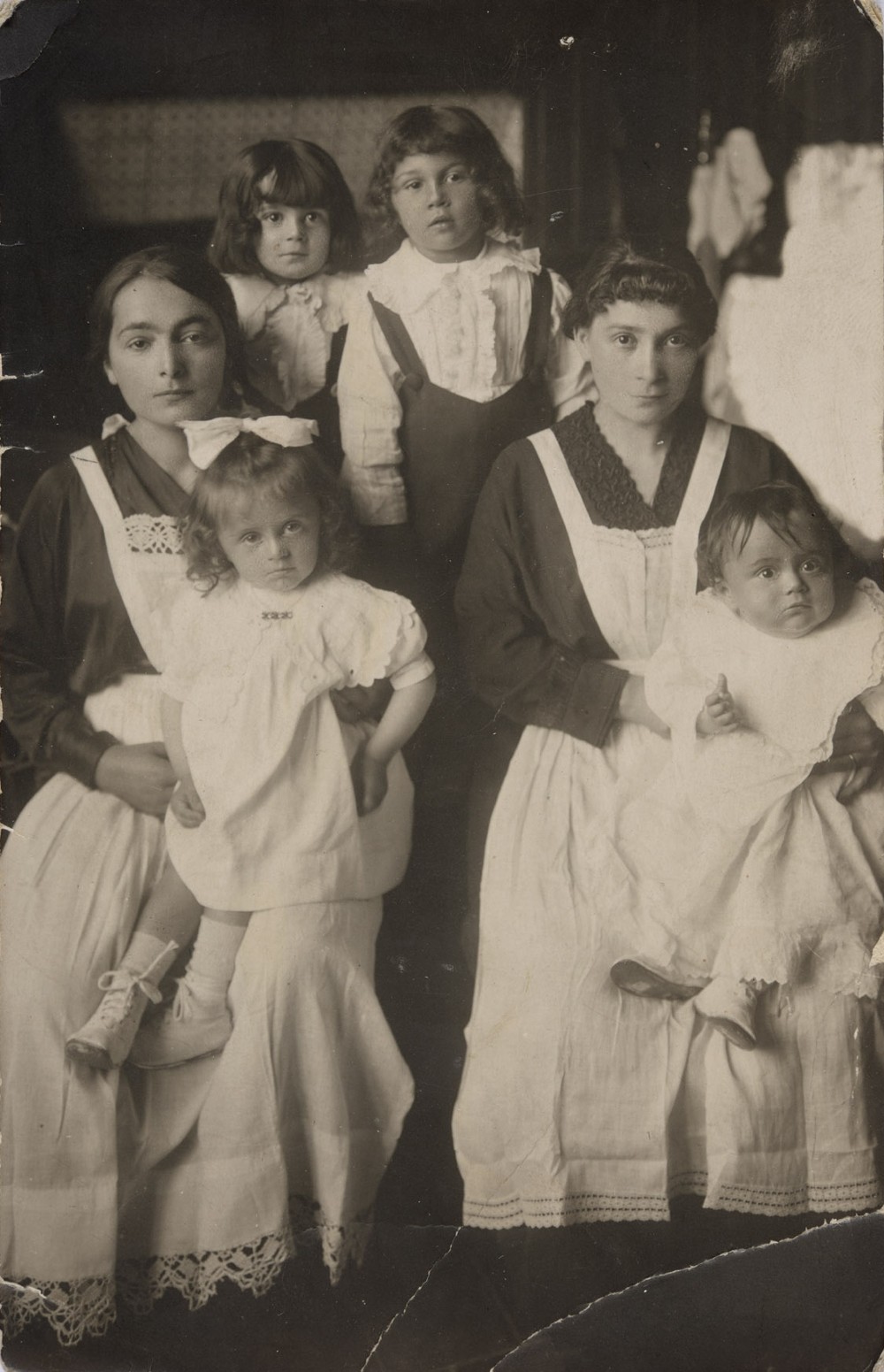 Photo de Georges Arditi enfant avec ses nurses