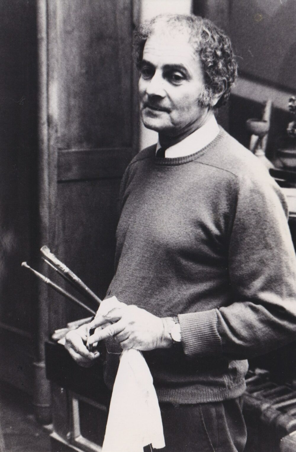Photo de Georges Arditi dans son atelier vers 1980